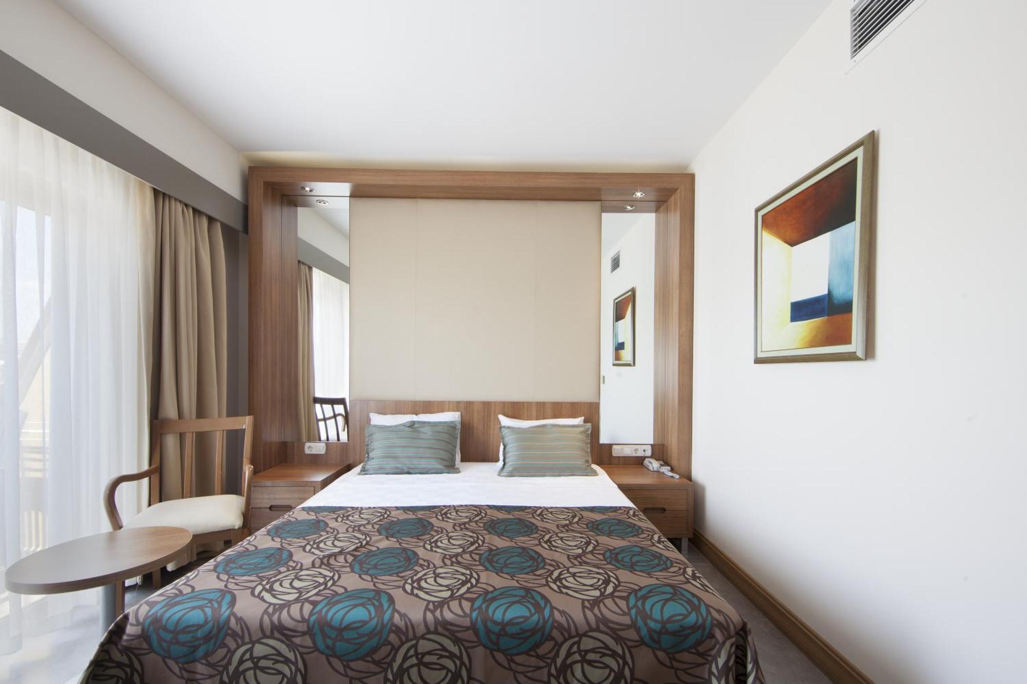 Aqi Pegasos World Hotel Side Room photo